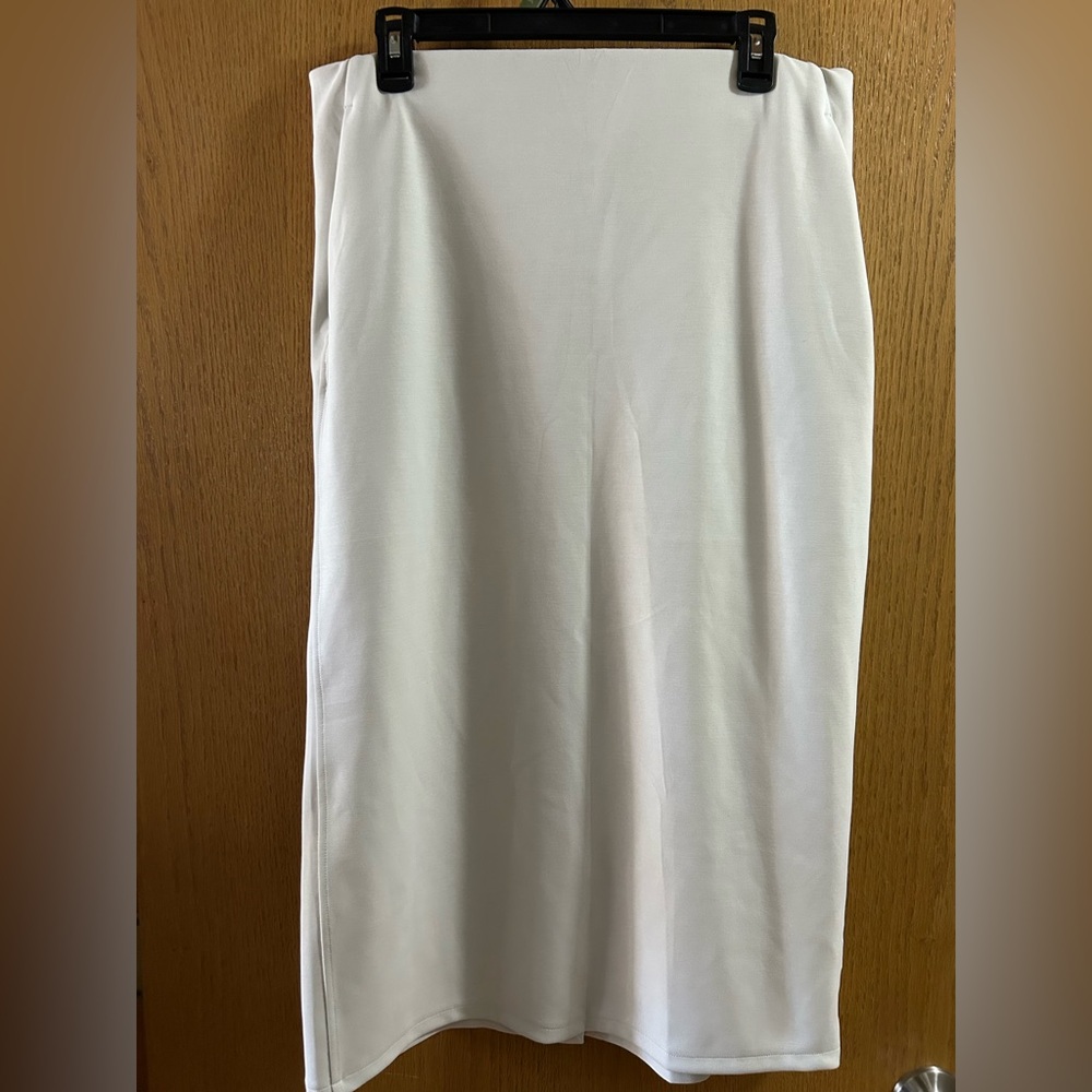 Lululemon Softstreme High-Rise Midi Skirt Cream in color excellent condition!!